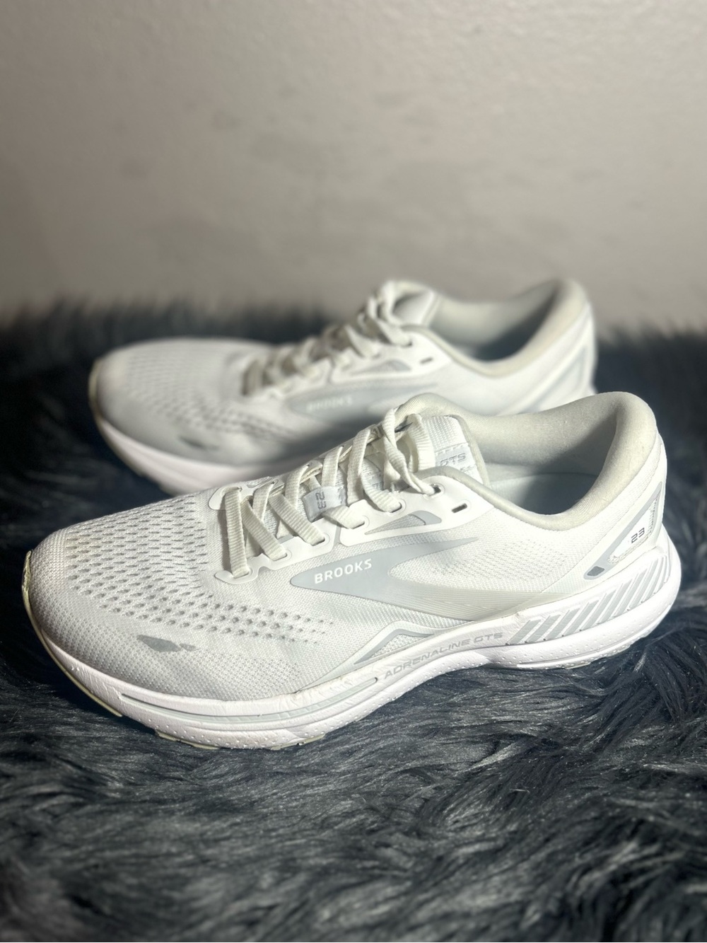 Brooks Brooks Adrenaline GTS 23 Women's Cream Running Sneakers Size 8.5 - Picture 7 of 10